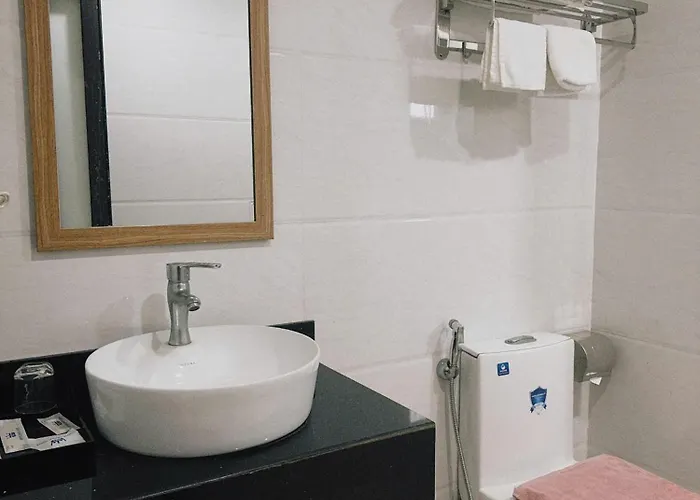 White Crown Hotel Hạ Long